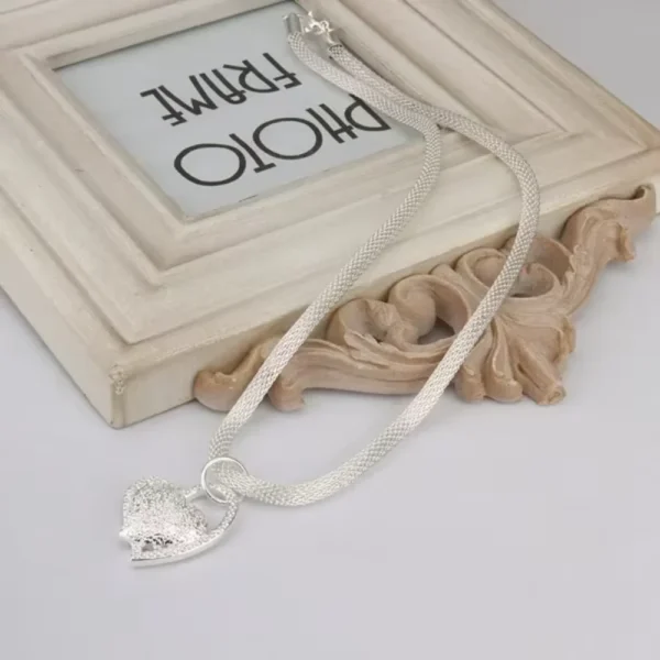 Collar Malla Plateado Con Colgante Corazón Completa Collar Malla Plateado Con Colgante Corazón Completa