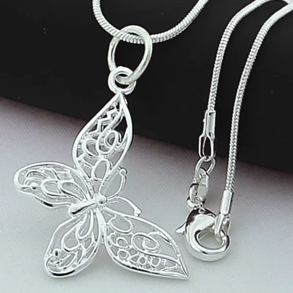 Collar Con Colgante De Mariposa Broches