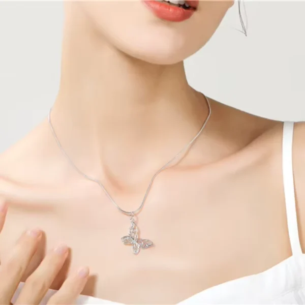 Collar Con Colgante De Mariposa Cuello