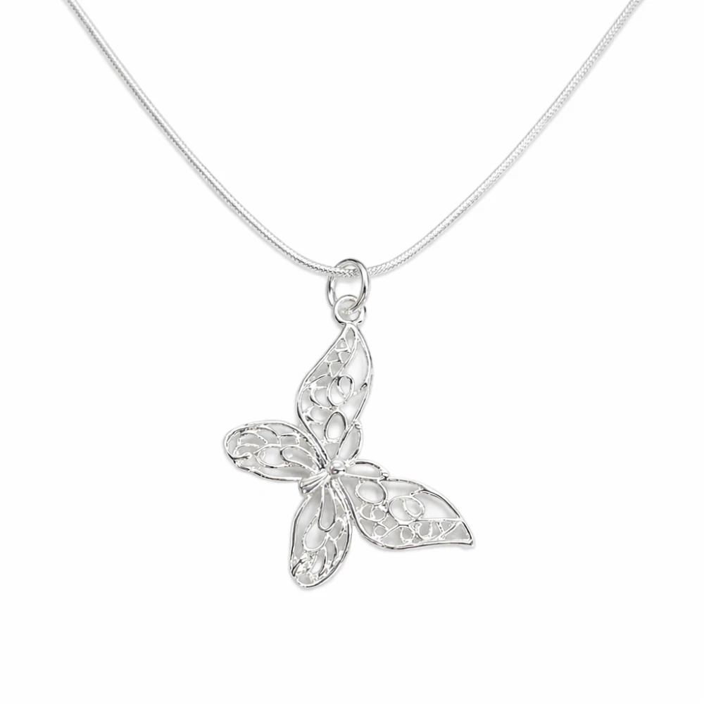 Collar Con Colgante De Mariposa