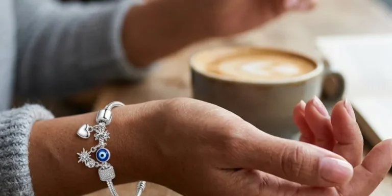 pulsera para charms personalizable con charms decorativos