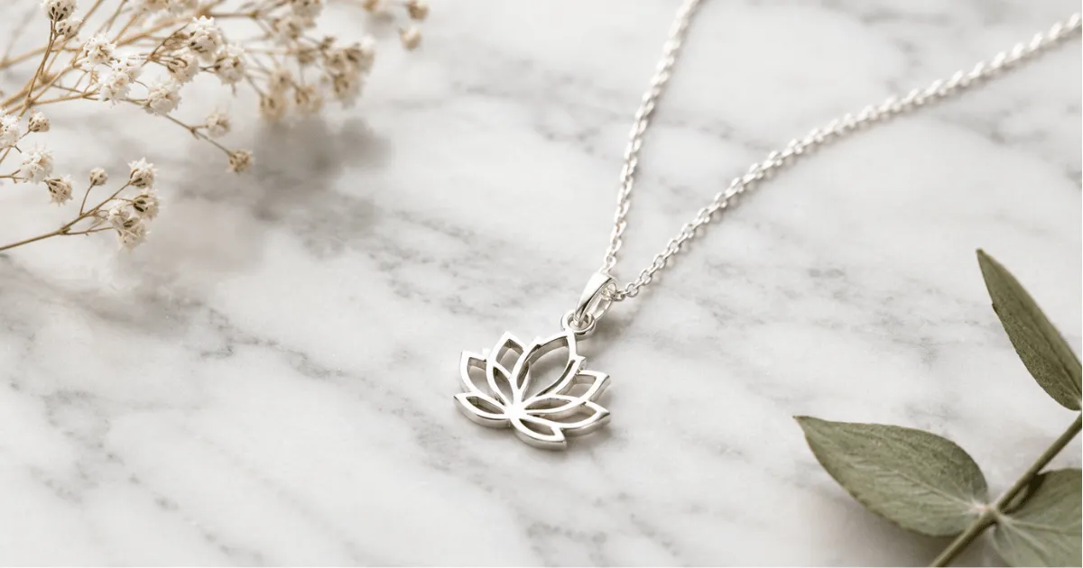 destacada collar flor de loto