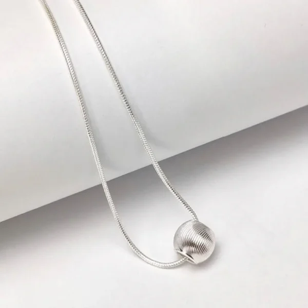Collar Esfera Texturizada Plata 45 cm Fondo Collar Esfera Texturizada Plata 45 cm