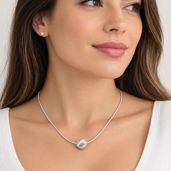 Collar Esfera Texturizada Plata 45 cm Modelo Collar Esfera Texturizada Plata 45 cm
